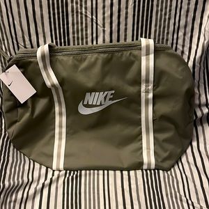 Nike heritage duffel bag